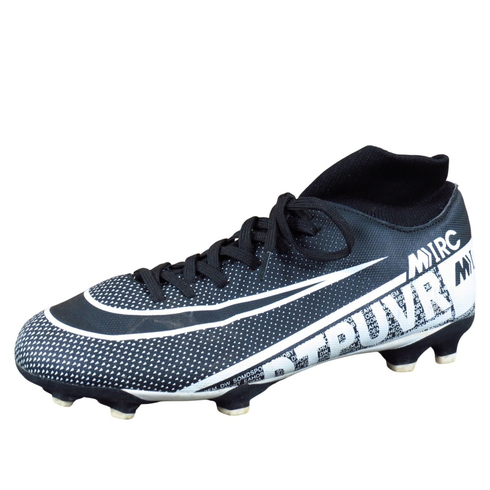 CZRE Soccer Cleat Men Athletic Shoe Size 41 Performance Field Black White